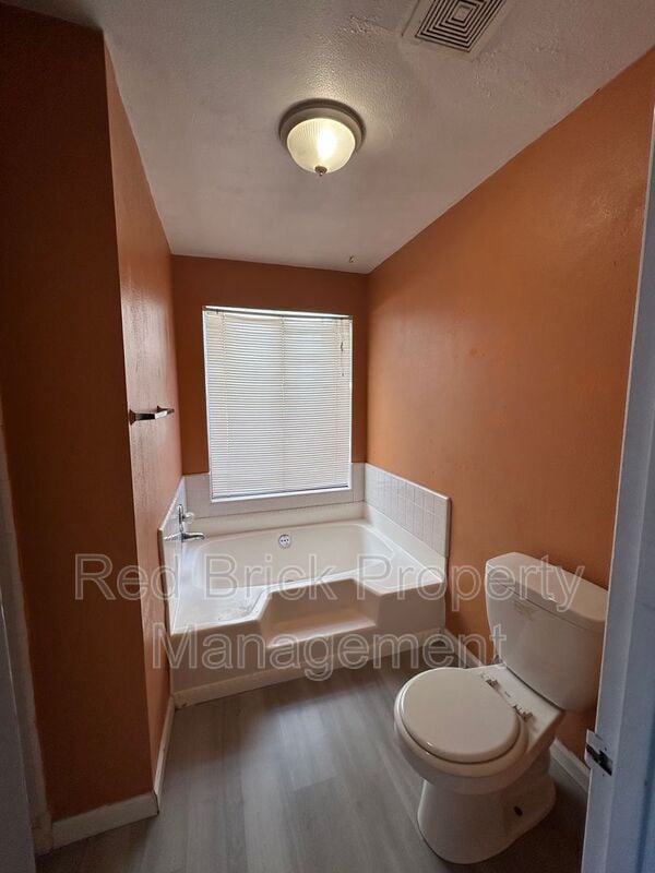 Building Photo - 1552 Sacramento Dr