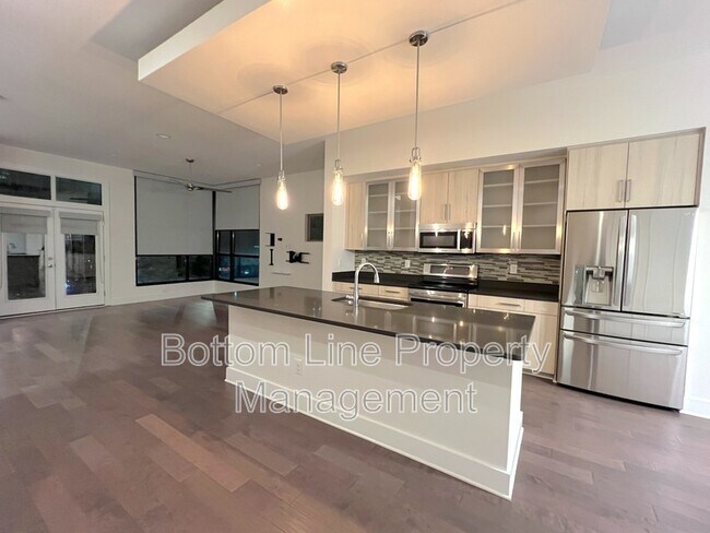 Building Photo - 211 Doggett St