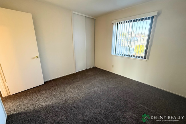 Building Photo - Bright Multi-Level 4BR Home with Two Primary Bedrooms