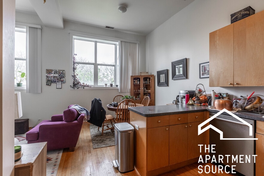 Building Photo - 1446 N Leavitt St