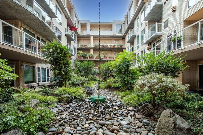 Building Photo - Sweet + secure 1/1 condo with parking, extra storage room