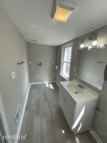 Building Photo - 3 br, 2.5 bath House - 2469 Brentwood Ave