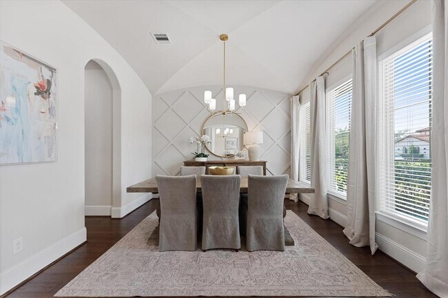 Building Photo - 5823 Stratton Wds Dr