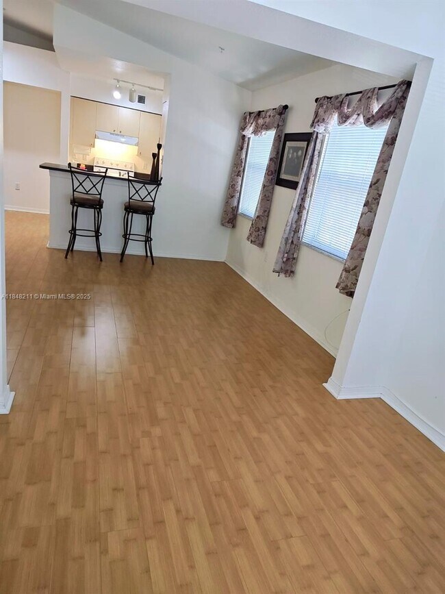Building Photo - 2586 Centergate Dr