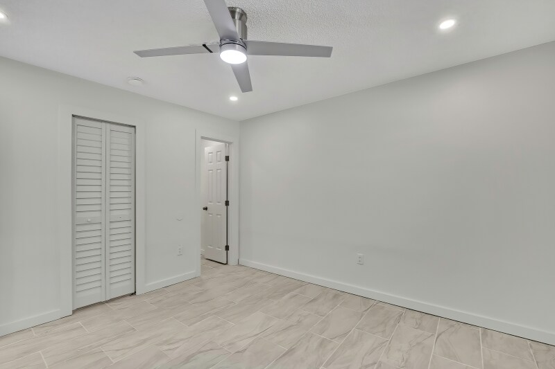 Building Photo - 10931 W Tidewater Cir