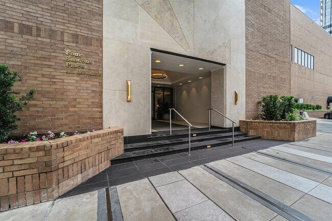 Building Photo - 1111 Caroline St