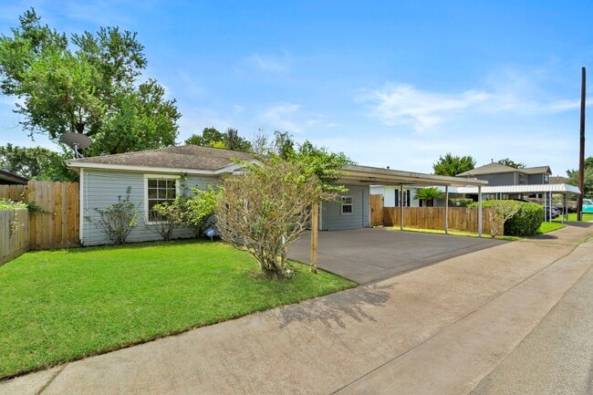 Building Photo - 3718 Dreyfus St