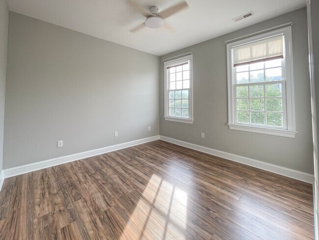 Building Photo - 1615 Old Trail Dr