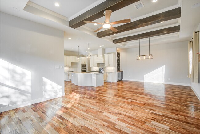 Building Photo - 135 Bella Luce