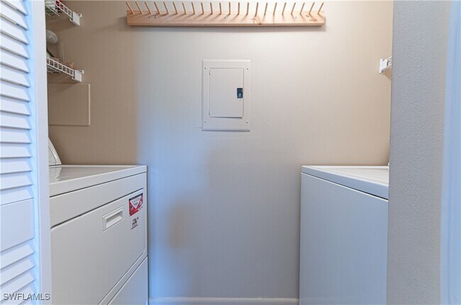 Building Photo - 13 High Point Cir N