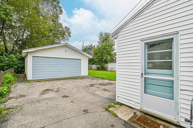 Building Photo - 2530 Bellfield St