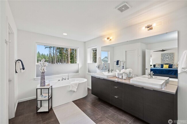 Building Photo - Stunning Modern Home in Black Diamond