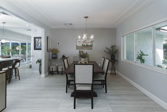 Building Photo - 1110 NE 100th St