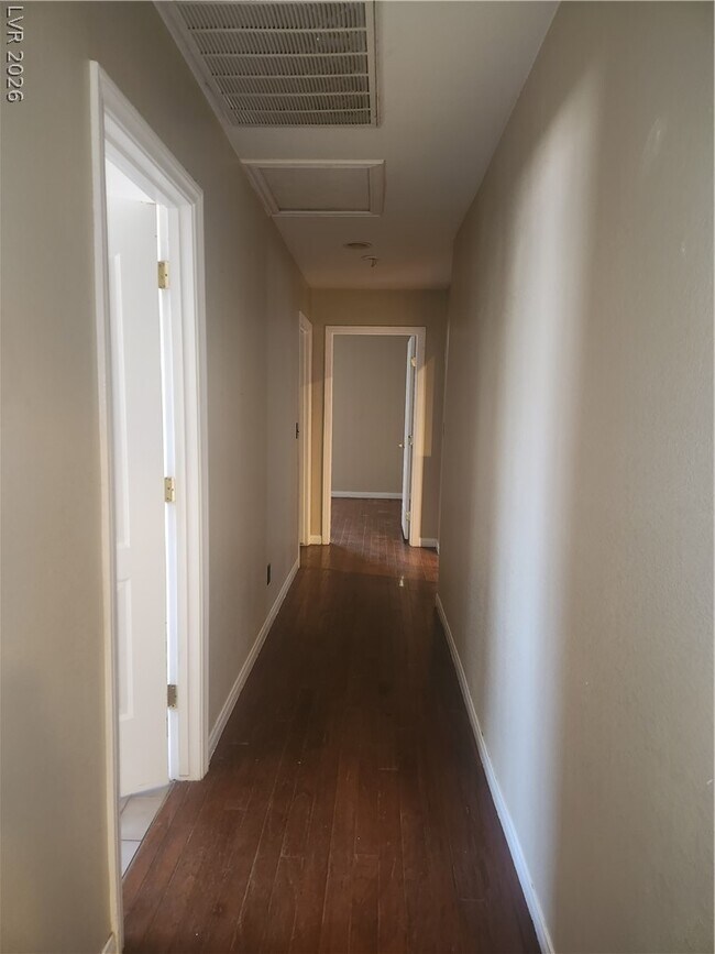 Building Photo - 564 Ridgeway Rd