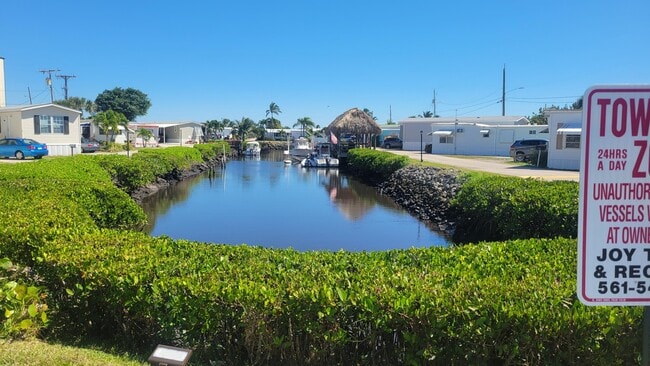 Building Photo - 13 Loafing St