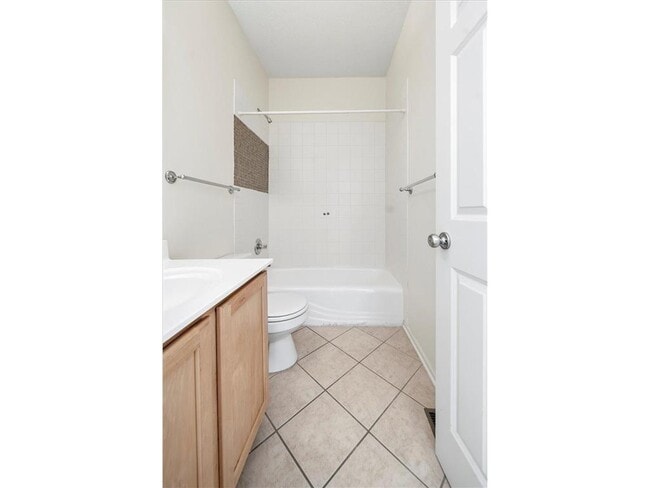 Building Photo - 325 W River Pkwy