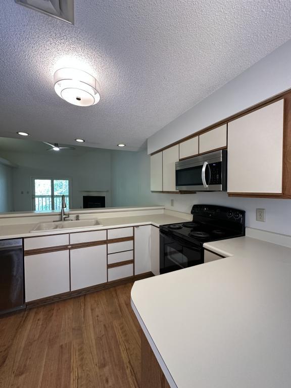 Building Photo - 14 Willow Tree Run