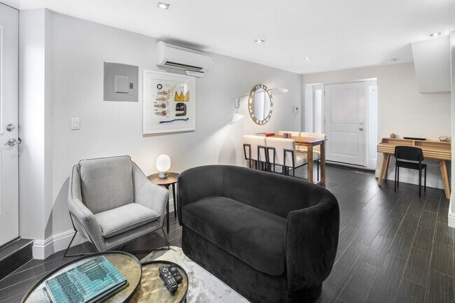 Building Photo - 4 York Ave