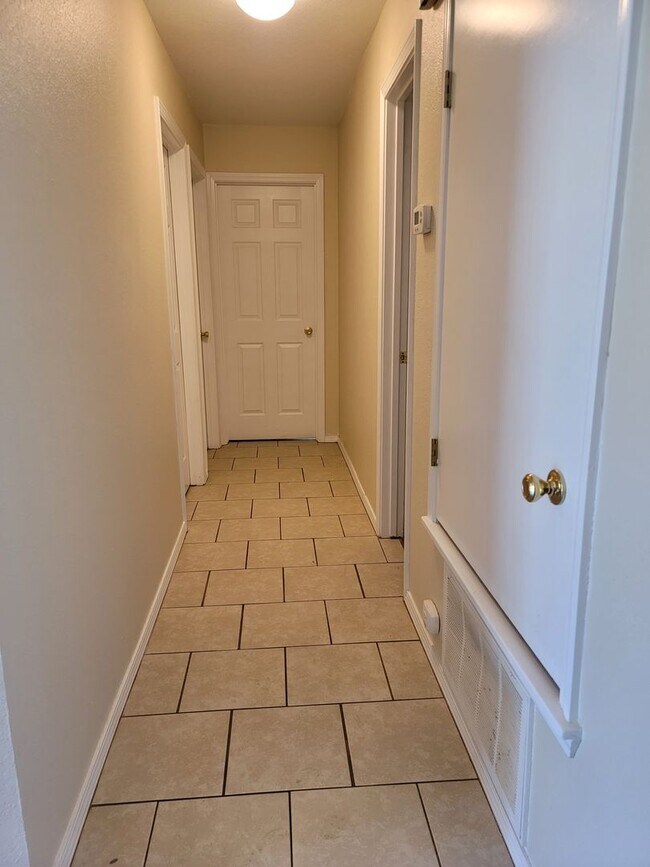 Building Photo - Cozy 3 bed 1.5 bath home for rent in Van B...