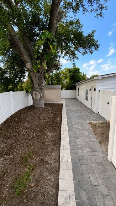 Building Photo - 7022 Flint Dr