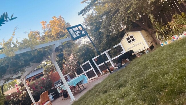 Building Photo - Great 4 Bedroom 3 Bathroom 2000 Sqft. Hous...