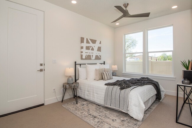 Building Photo - 516 Violets Cove Ln