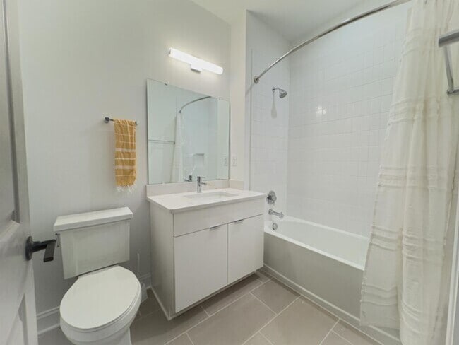 Building Photo - Gorgeous Townhome For Rent in the heart of...