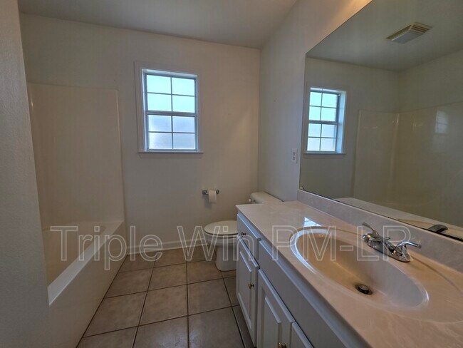 Building Photo - 26 Stonewood Dr