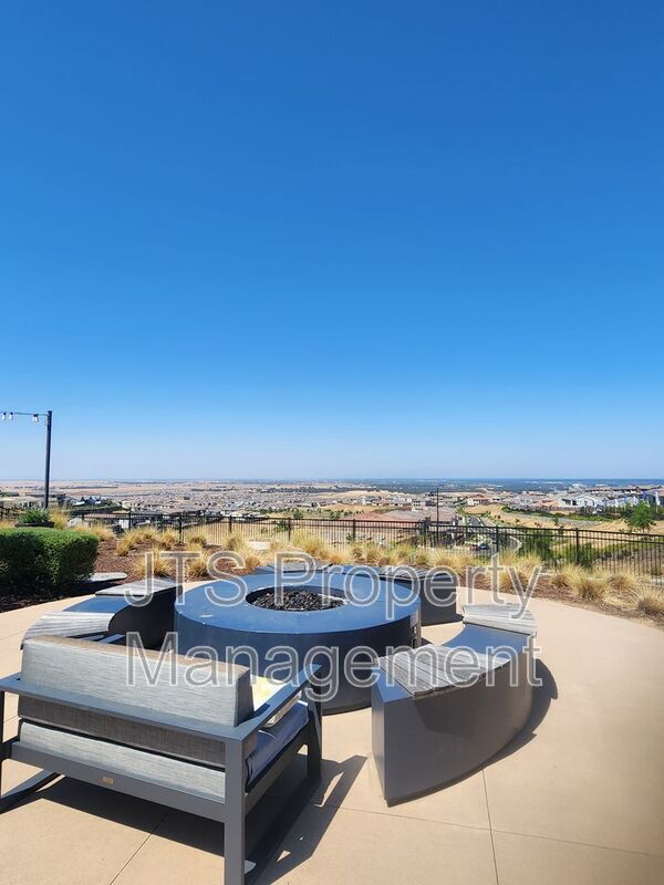 Building Photo - 3349 Hedgerow Ct