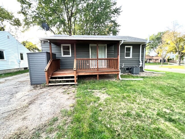 Building Photo - Single-Family Home Minutes from Saint Mary's!