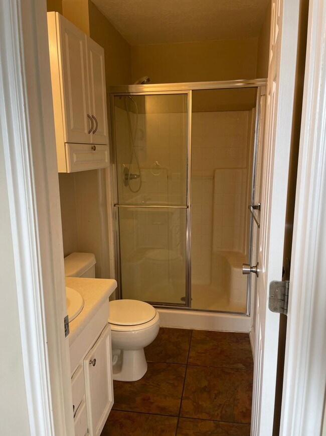 Building Photo - BEAUTIFUL TOWNHOME!!!