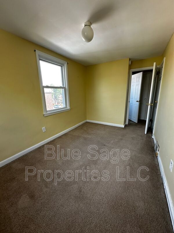 Building Photo - 120 Stratford Rd