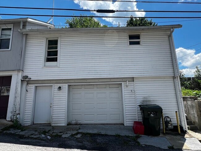 Building Photo - 212 E Pike St