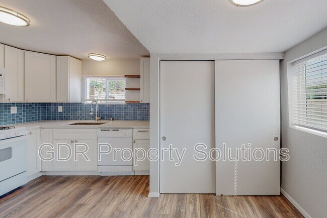 Building Photo - 1717 Griegos Rd NW