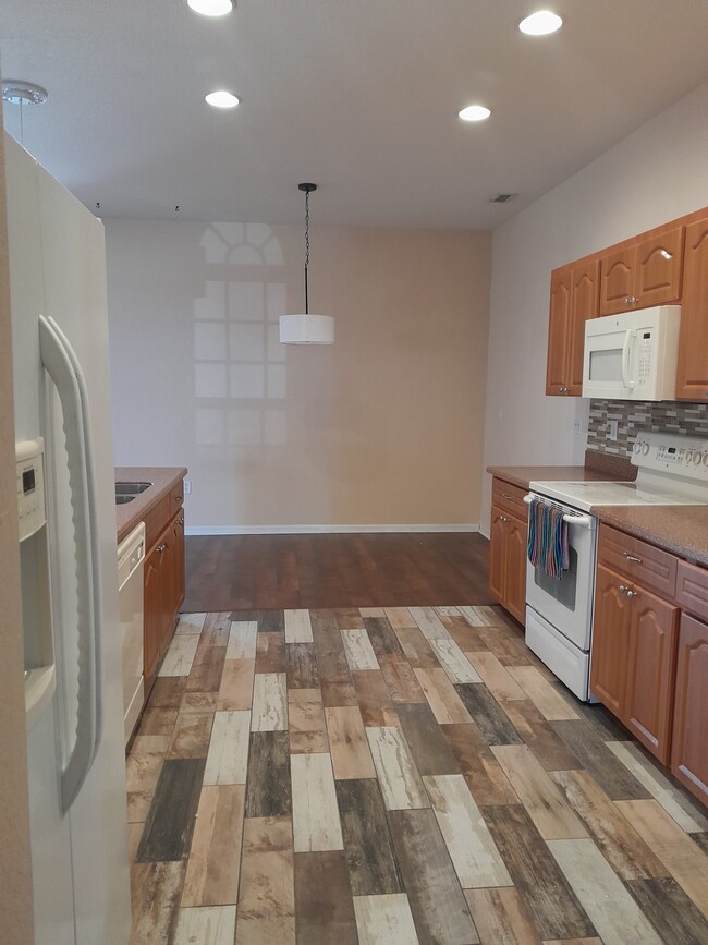 Kitchen - 8680 Pebblebrooke Way