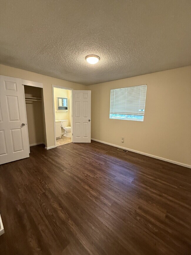Building Photo - Rambler in Maple Valley Available Now!