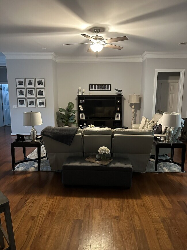 Building Photo - Beautiful 4-Bedroom Home in Desirable Baynard Park! | Hardwood Floors, Corian Countertops & Priva...