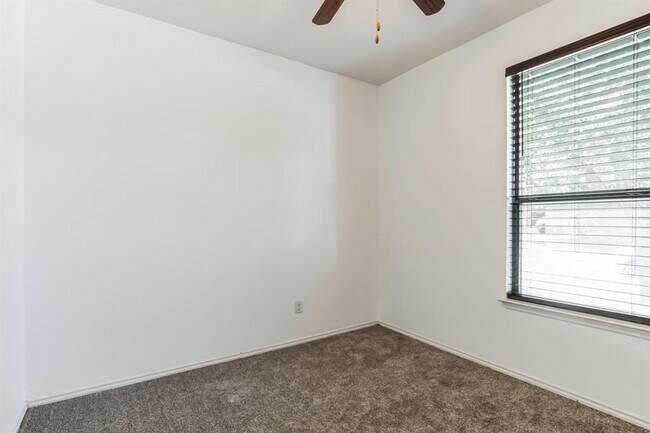 Building Photo - 1029 Brighton Pl