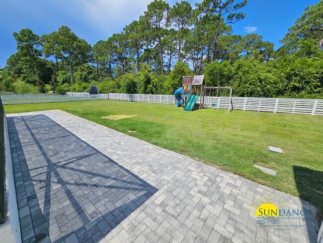 Building Photo - 360 Tradewinds Dr