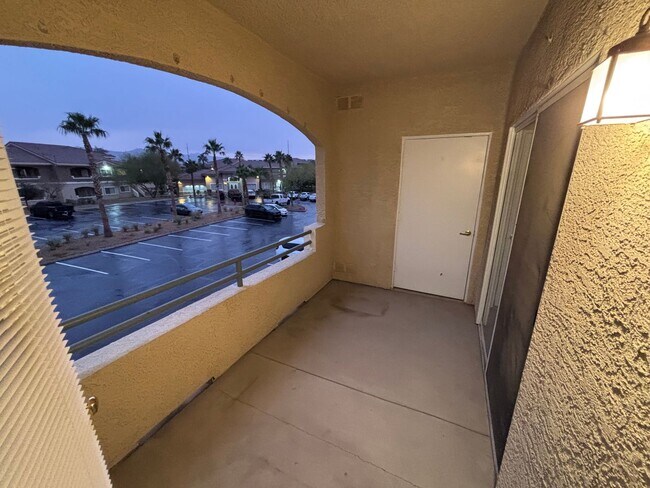 Building Photo - Beautiful 2BED/2BATH/1Car Condo located in the Aspen peak Community