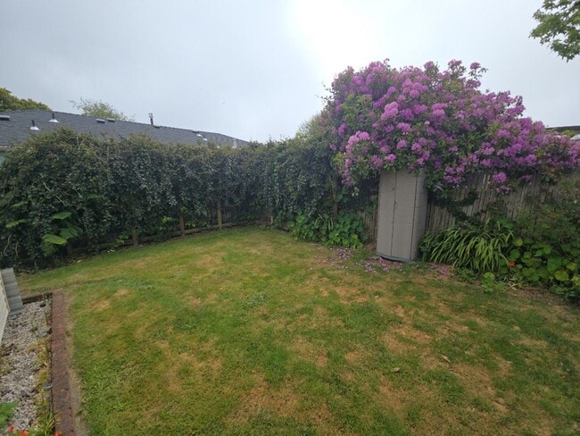 Building Photo - Beautifully designed 2-BR home located nea...