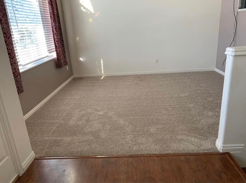 Building Photo - 7898 N Sparrowhawk Cir
