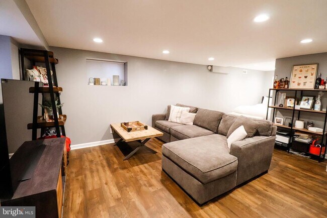 Building Photo - 3620 S Taylor St