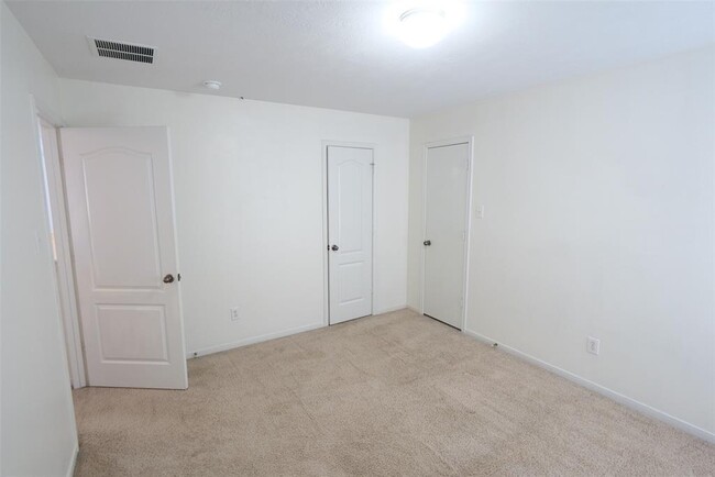 Building Photo - 3030 Sunchase Ct
