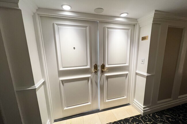 Building Photo - 10390 Wilshire Blvd