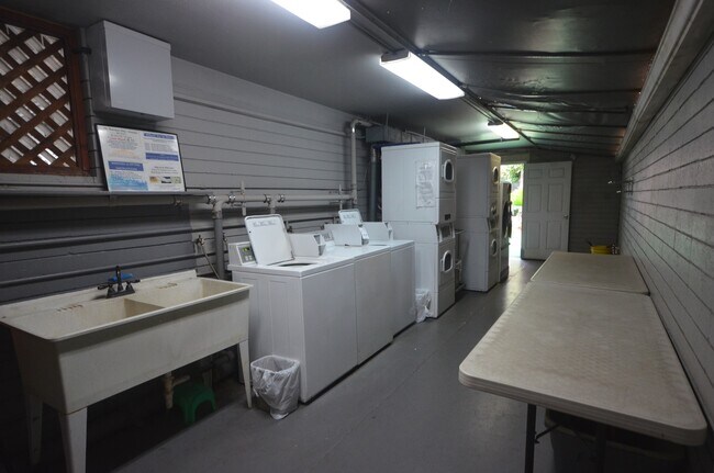 Building Photo - 417 Nohonani St