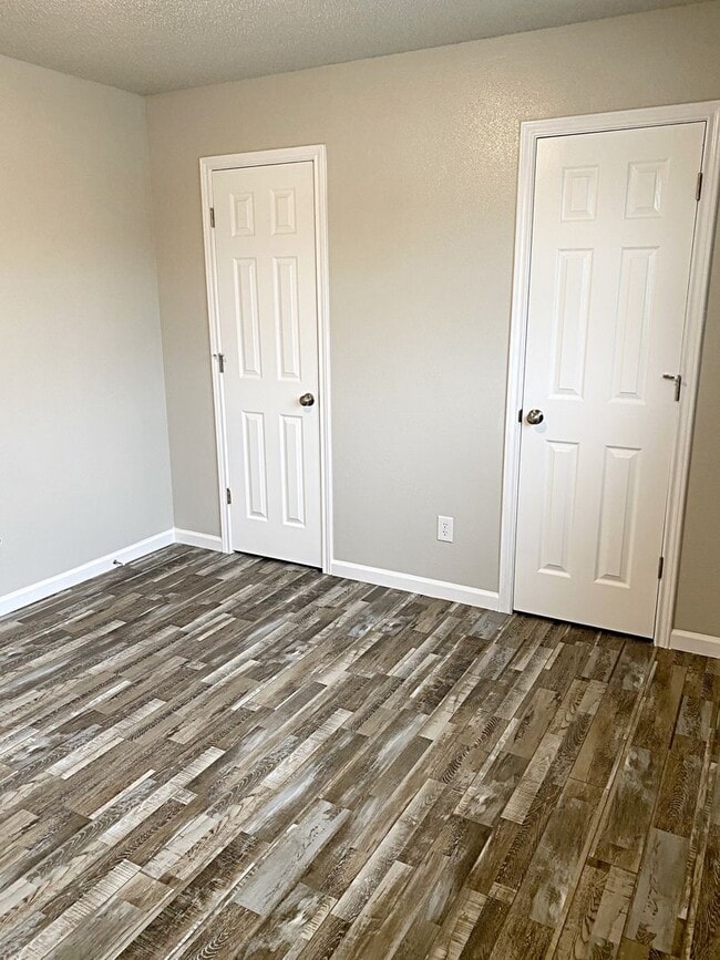 Building Photo - 6023 Bedford Dr