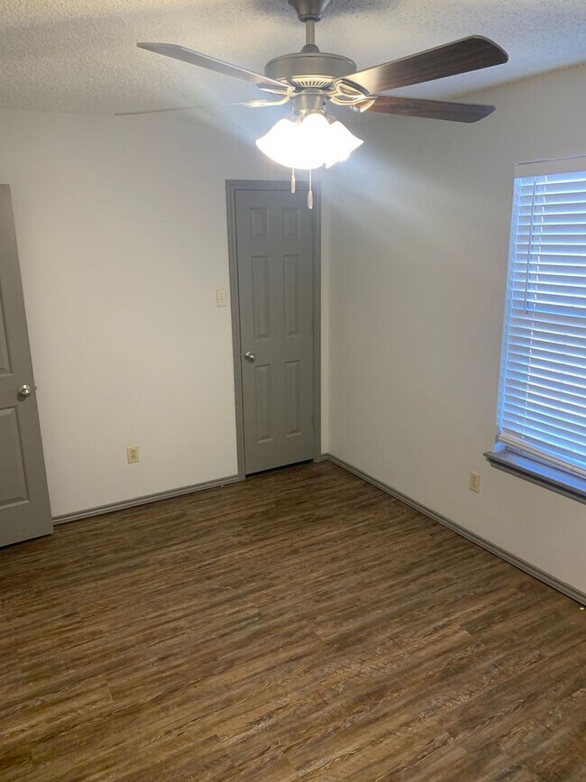 Building Photo - Cozy 2 bedroom 1 1/2 bath in Friendship ISD!