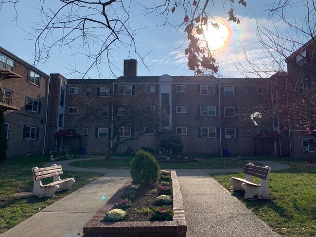 Building Photo - 111-26 66th Ave