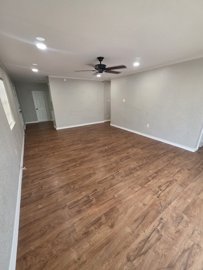 Building Photo - 3 bed 1 bath remodeled home, move in ready!